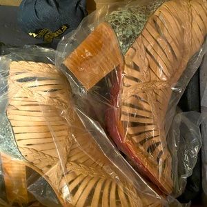 COPY - Bella, Taupe Multi, new in box. Size 9 Freebird